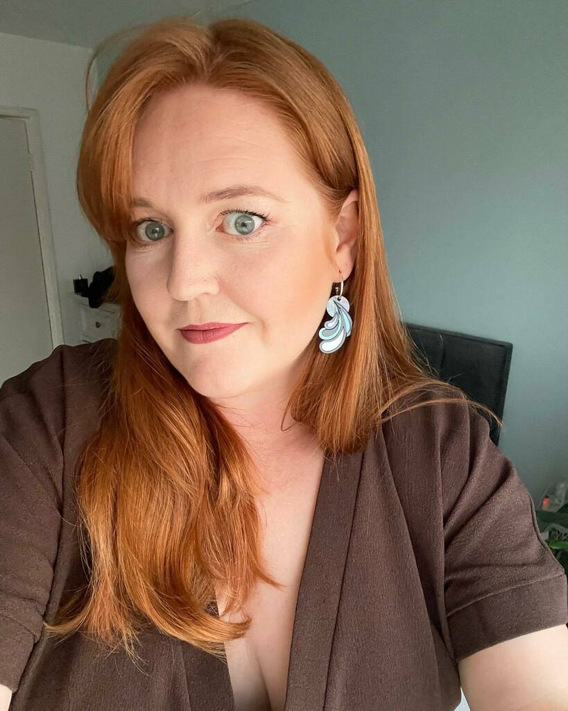 Felt cute etc.  Wanted to show gorgeous <a href="/rosapietsch/">Rosa Pietsch</a> earrings. 🌊 instagr.am/p/CblXwFRgiFQ/