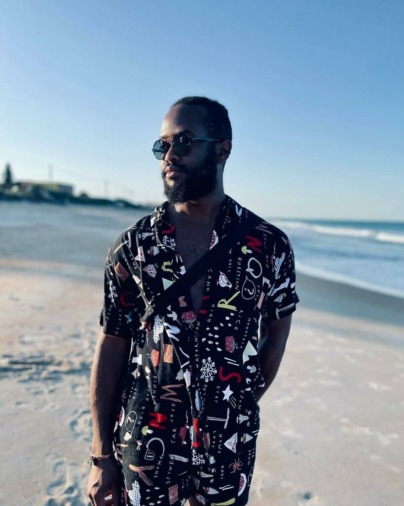 “Why see the world when you’ve got the beach” instagr.am/p/CblZdVZO2kS/