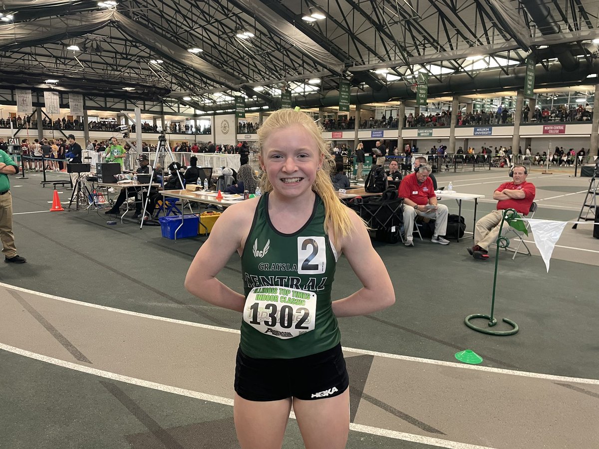 MSHeartland_'s tweet photo. Bella Domier of Grayslake Central wins a close 800m in 2:16.21 #ITT22 https://t.co/TVkGy4NAv8