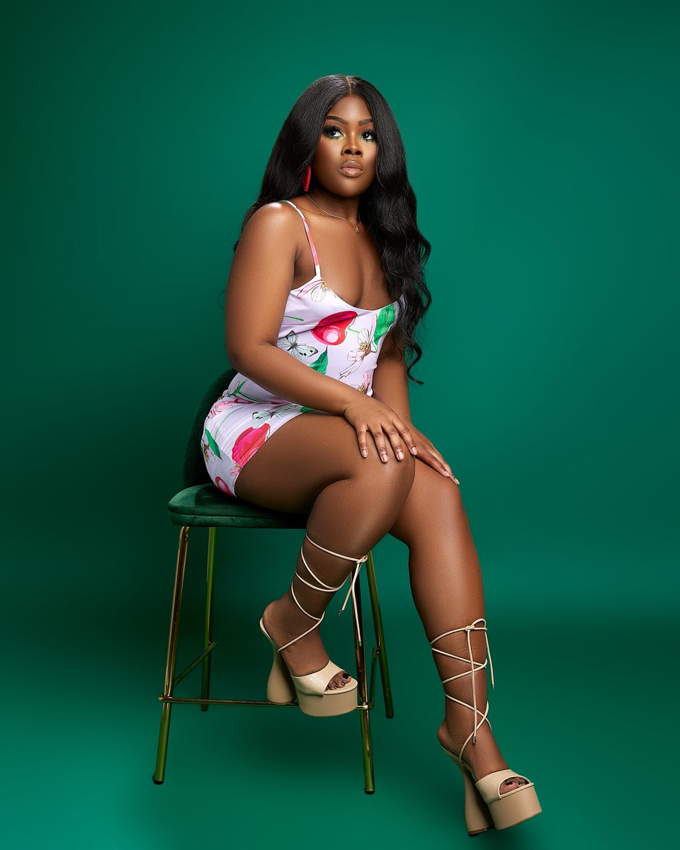 jarnaygorman's tweet photo. “What looks better in black?”
… People. 

Coiffed&amp;Co🍒
Hairstylist, Jarnay M. Gorman based in Tuscaloosa, Al specializing in healthy natural hair silkening, coloring, luxury hair extensions and more. 

Kinks, coils, and curls meet color and cuts. 🍒 https://t.co/JbFZPGXpJv