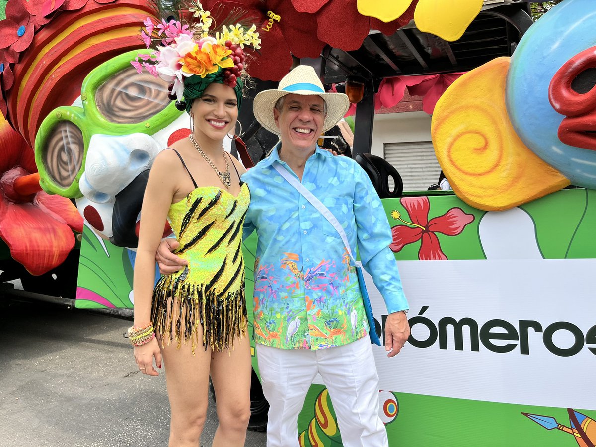 ¡ #MonómerosSiempre con el Carnaval de Barranquilla <a href="/Carnaval_SA/">Carnaval de Barranquilla</a>, la Fiesta que representa a toda Colombia, así como nuestros fertilizantes!💚🎉 

Hoy presentes en la #BatallaDeFlores con una Reina que hace parte de nuestra historia, <a href="/giselacouture/">giselle lacouture</a>, soberana 2010. 

#Carnaval2022