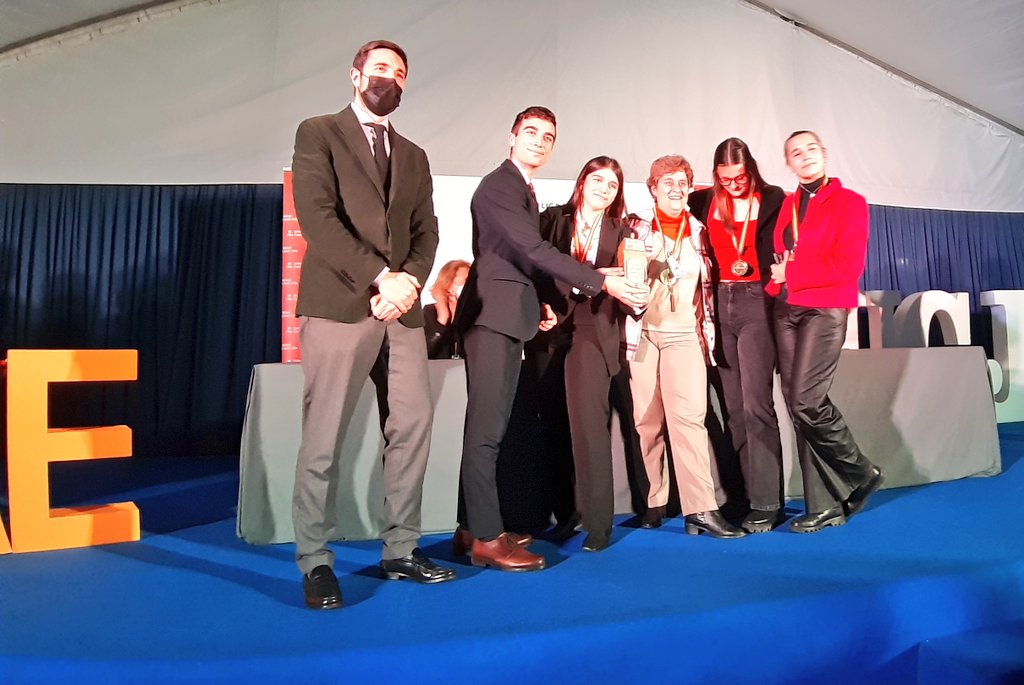 ¡Cerramos la #LIGACICAEUCJC! Enhorabuena a <a href="/ColegioMirabal/">Mirabal International School</a>  por la victoria de mejor equipo en español y a <a href="/Colegio_Brains/">Colegio Brains</a> en inglés. Felicidades a las mejores oradoras de la competición, Nadia de <a href="/Colegio_Brains/">Colegio Brains</a> y Paula de <a href="/SEKCiudalcampo/">SEK Ciudalcampo</a> 

¡¡¡Nos vemos en la séptima edición!!!!