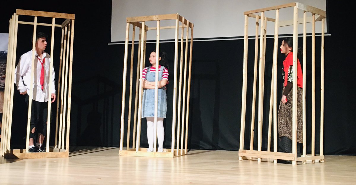 Provalar… Doymadı insan, koskocaman dünya yetmedi ona…
Ve insan, insanı kirletti; insan, insanı tüketti!