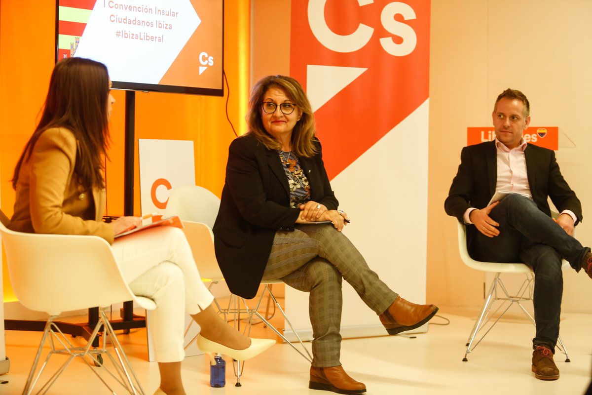 CiudadanosIbiza's tweet photo. 🧳 El turismo es el motor de las Pitiusas.

Ángeles Nogales, exgerente de Fomento del del Turismo y actual tesorera, en la mesa redonda 'Modelo turístico: presente y futuro'

➡️ Somos un territorio muy pequeño y dedicado al turismo, por lo que tenemos que respetarlo. https://t.co/g7gjMtxbA5