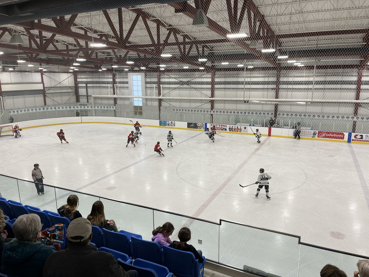 rlitwinski's tweet photo. #HAProvincials Back after long hiatus!A great experience for all players,coaches &amp; officials.What’s often overlooked is the work put in by volunteers in each community AND our HA Reps &amp; HA Officiating Supervisors, often away from their family all weekend.THANK YOU! #hockeyforlife https://t.co/QKRC5Rygz5