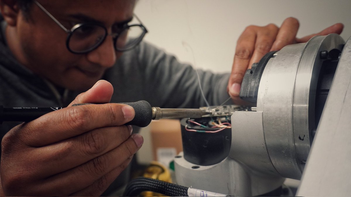 adityabhatia89's tweet photo. @Abhindas1 in action! 

@orangewoodlabs

#robots #roboticarm #robotics #web3 https://t.co/uvYLkeEvG2