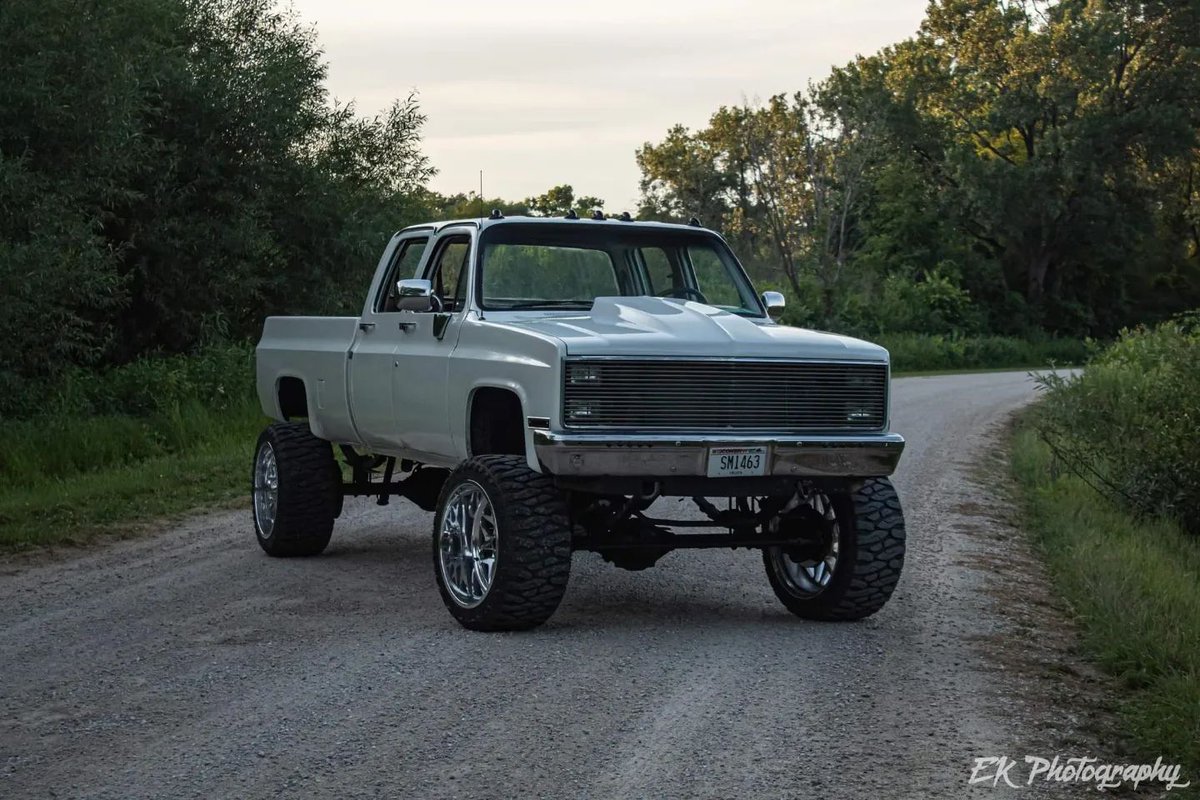 atturotires's tweet photo. Whether you're sticking to asphalt or exploring what off-roading has to offer, taking you there is what these tires were made for!
​
​📸: @89on14wides on Instagram
​.
​Tires: 375/40R24 Trail Blade BOSS
​.
​#Atturo #GoYourOwnWay #AtturoTires #Offroading #classictruck #trailblade https://t.co/MpXHH4Ruz5