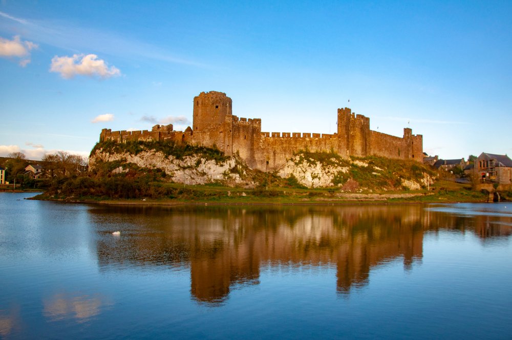 Where are you going to explore this weekend? If you're looking for somewhere with a bit of history then it's hard to beat Pembroke Castle, the birthplace of Henry VII! 🏴