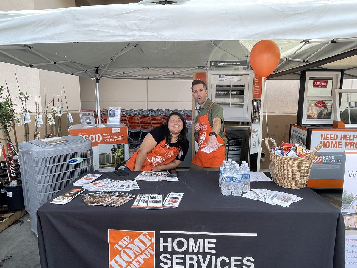 nahokurabot's tweet photo. Driving sales and services and having fun doing it. #servicessaturday #homedepot3315 https://t.co/9gkD1u1QRn