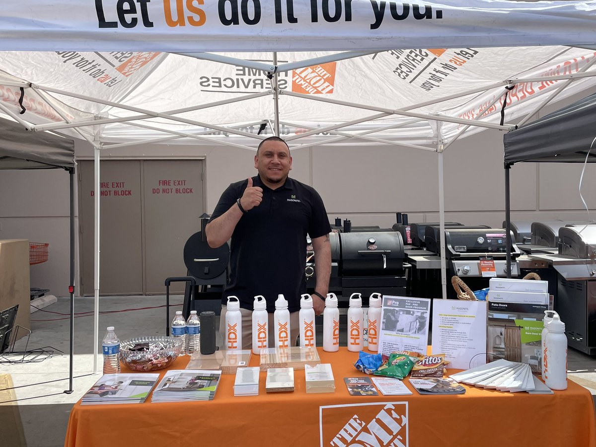 nahokurabot's tweet photo. Driving sales and services and having fun doing it. #servicessaturday #homedepot3315 https://t.co/9gkD1u1QRn