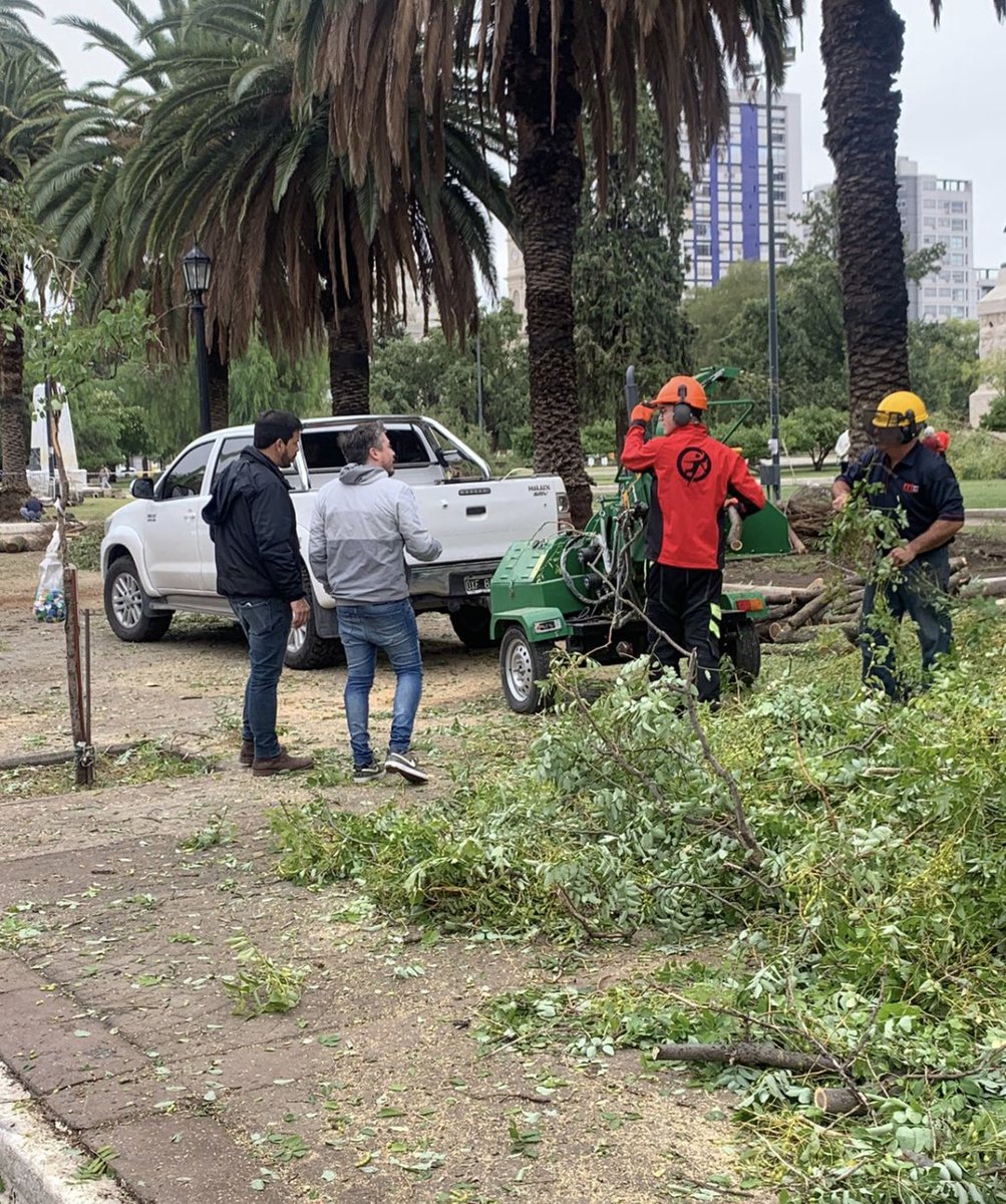 TomasMarisco's tweet photo. Nos pusimos en marcha para contrarrestar lo que dejó el temporal. Empezamos con la limpieza del arroyo Napostá que complementa lo hecho en el canal Maldonado, y comenzamos a recuperar nuestros espacios públicos. Gracias a todos los trabajadores que son parte! @GestUrbanaBahia https://t.co/OKRxZDwITs
