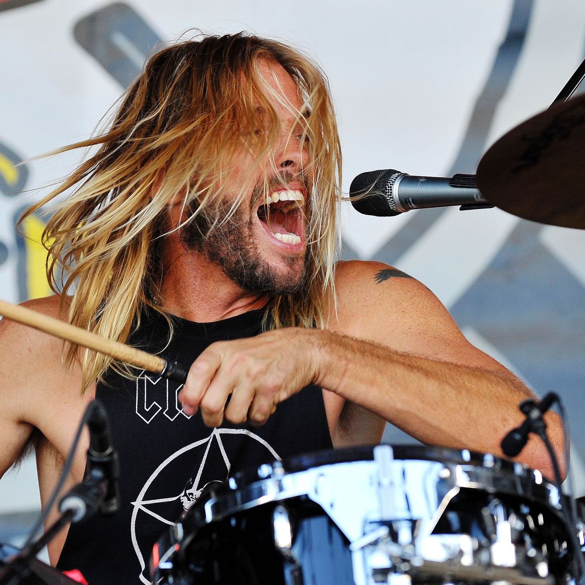 officialgogos's tweet photo. Rest In Peace #taylorhawkins He was an incredible talent and a unique human who radiated pure joy when he was behind his kit. We send love and light to his family, his bandmates and to his fans. 💔 https://t.co/kaUZwG0qAg