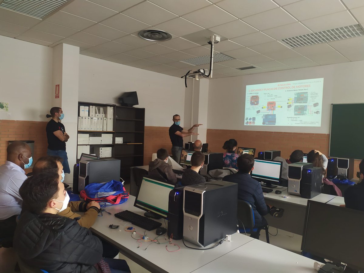 FabLabUSALBejar's tweet photo. @FabLabUSALBejar en #ArduinoWeek2022 en #Merida. @FablabBadajoz @FabLabMerida  #Fusion360  #Arduino @fgusal https://t.co/DhPDcZZWTn