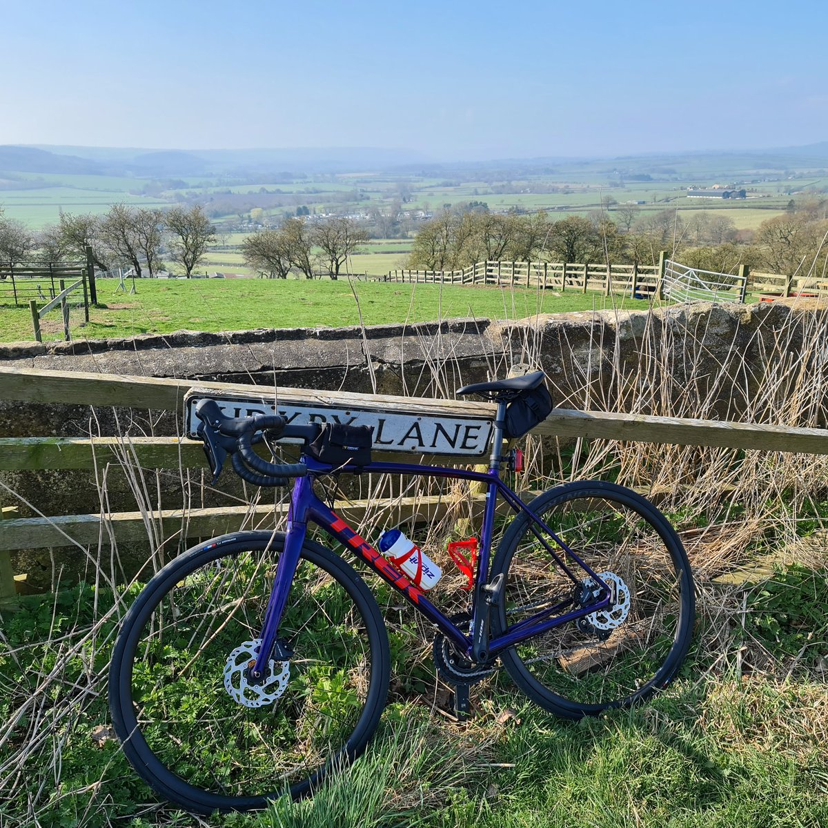 Made the most of the beautiful weather with <a href="/nictri/">Nicky Roughton</a> .  Yorkshire in all its glory.  So great to get out.  Also great to wave at <a href="/Timmytondall/">Tōm Langdōn ™️</a>