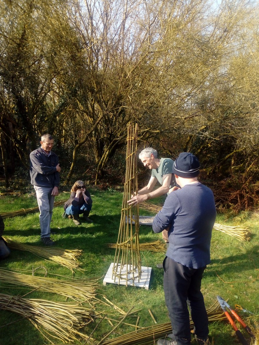 woodlandleague's tweet photo. Celt/Woodland League Woodland Training Day for @TreeWeek2022 Pete Beaumont @woodlandleague in full flow demonstrating weaving a planter from his own willow in his own Ancient oak/ hazel/ holly wood SAC in Clare. @celtnet @NativeWoodTrust @IrishTimes @jimfitzpatrick https://t.co/iA26TP3UbR