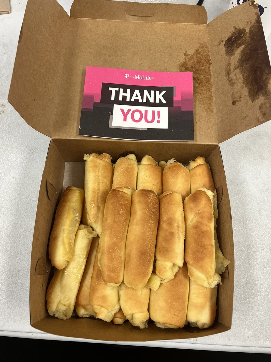 TJ_Metro's tweet photo. Thanks for the señorita bread boss @JamesLeeWC! #WeAreNW #TeamPH https://t.co/ekoyU6Qdqj