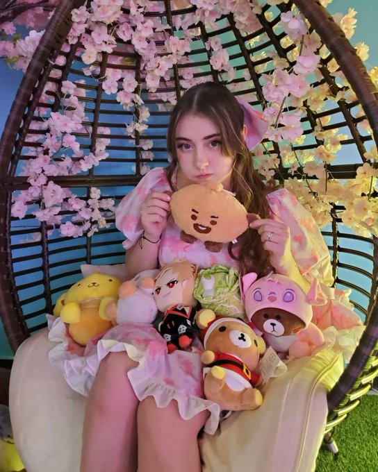 Went to the new claw machine place in the mall and won 7 plushies 😭 it was so much fun! https://t.co