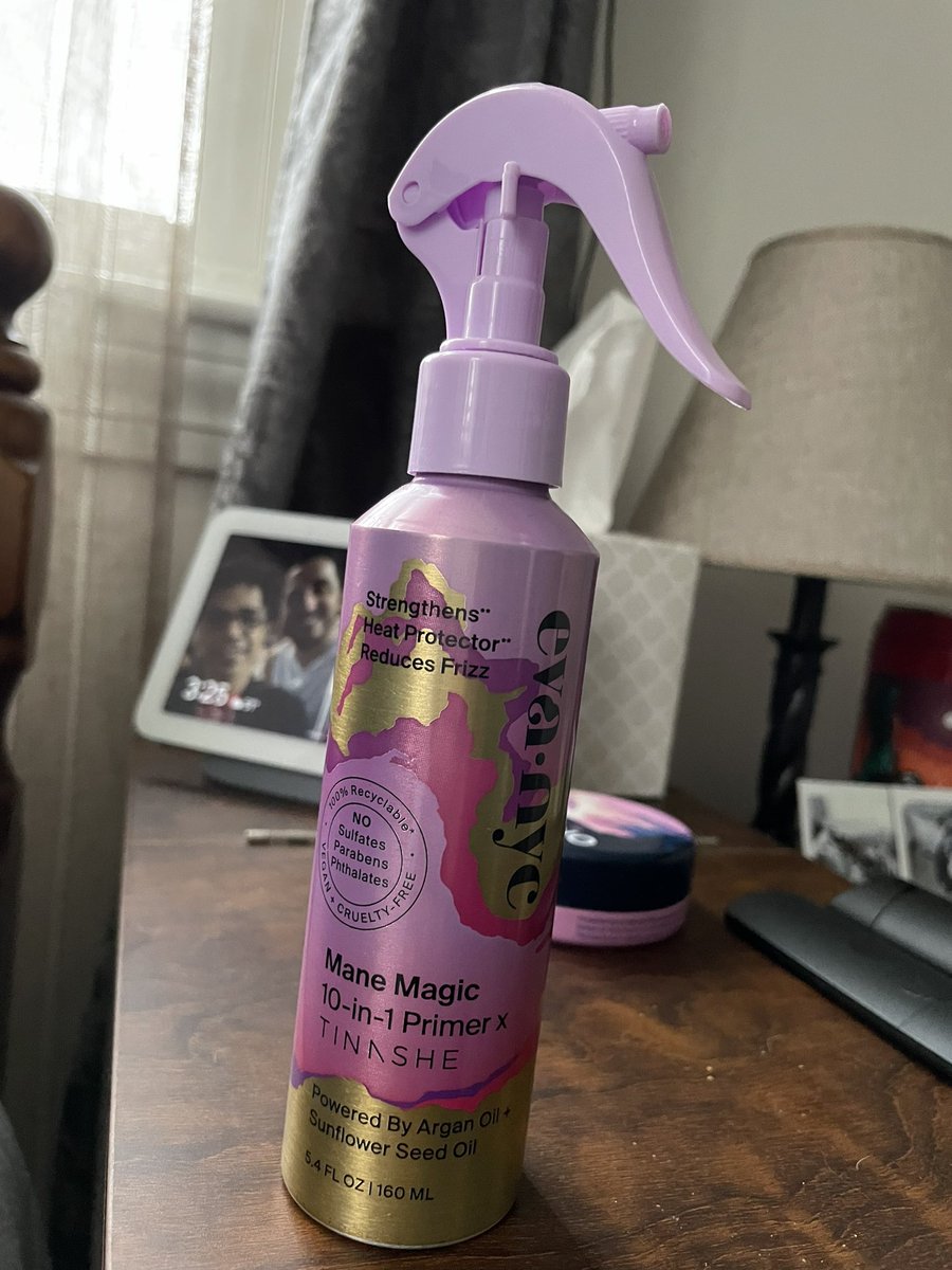 Shortlatino06's tweet photo. Washing my hair tonight, just got my hands on one :) thanks T. #ManeMagic  @Tinashe https://t.co/7Jgb7OCJdm