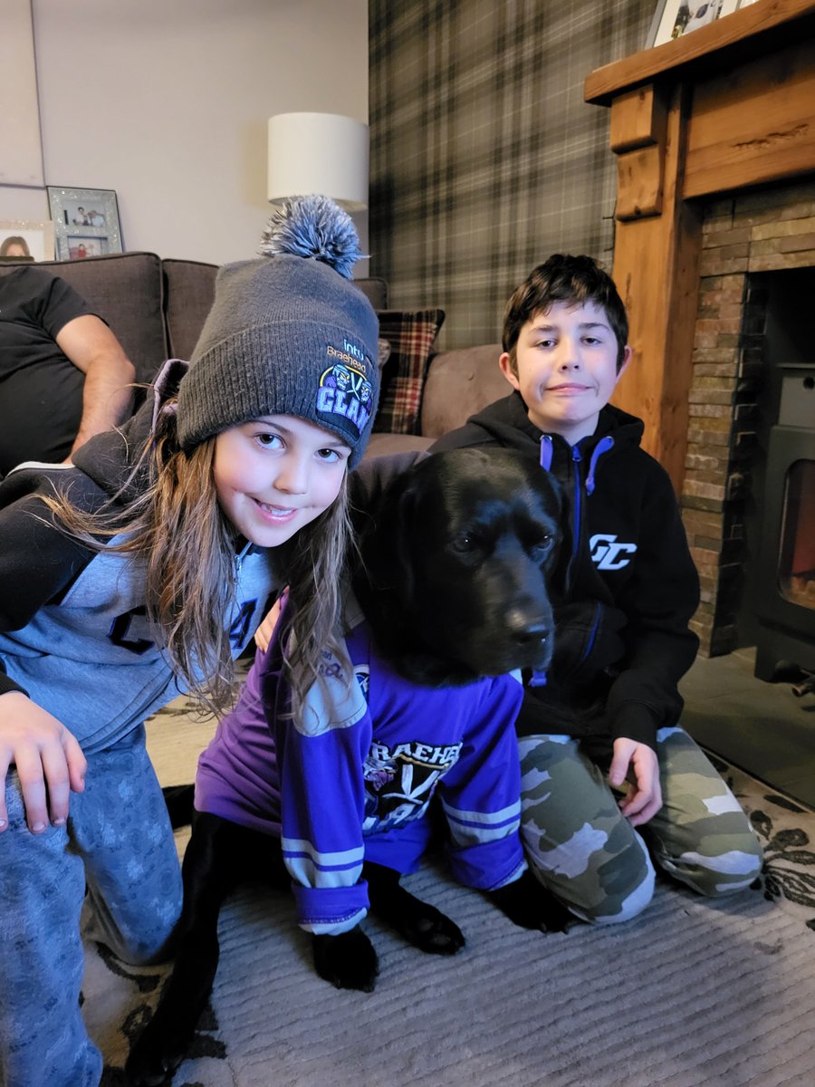 KmurdochK's tweet image. @ClanTVLive Oor Alfie enjoyingvthe game with Arran and Anna in Sunny Coylton #ClanTVLive