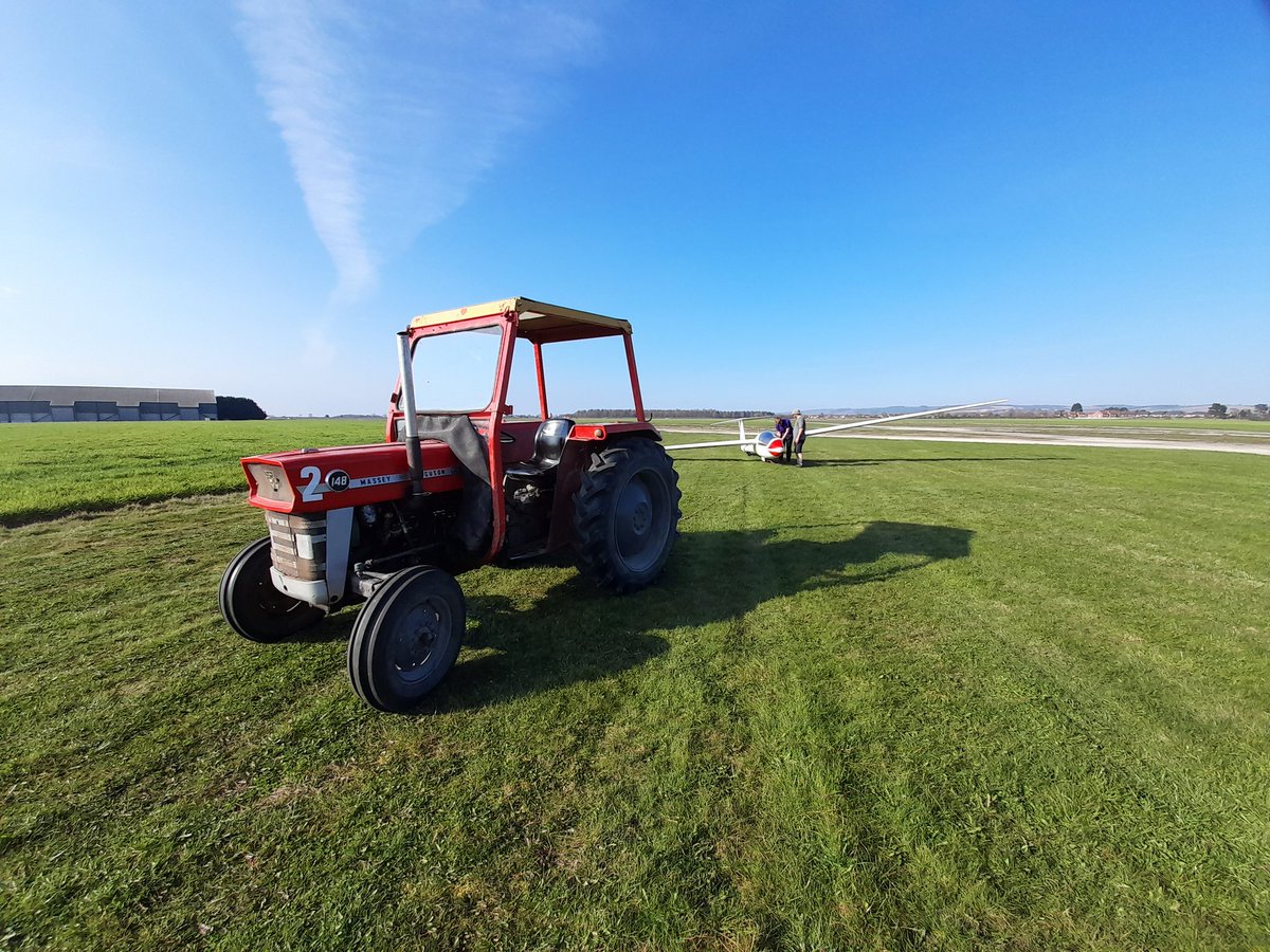 PhilippaWood4's tweet photo. New skill acquired: tractor driving! 😄

@woldsglidingclub #gliding #tractor #towing #Yorkshire #blue-sky #sunshine #weekend #Saturday #getoutside #glidingclub #vintage #masseyferguson #fun #newskills https://t.co/p0eq5xbgh3