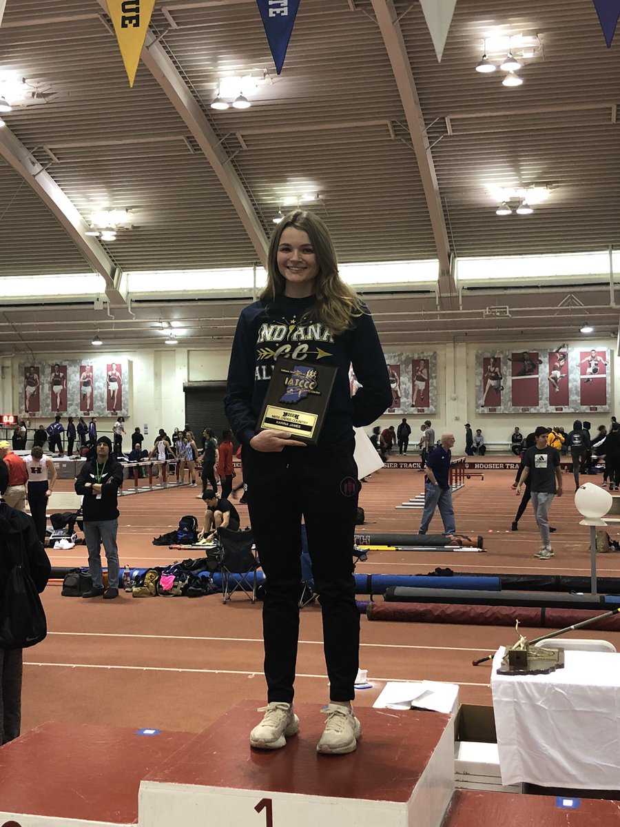 RunningRedDevil's tweet image. What a great honor. Karina received the 2022 Miss XC Indiana today down at indoor state. She will be sticking around to see what she can do in the 3200.