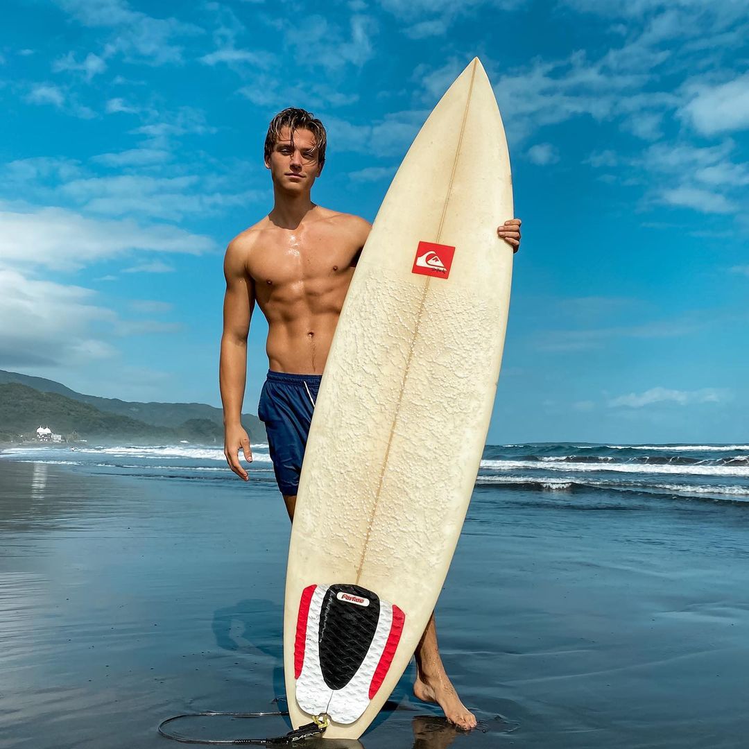 kiko on Twitter: "dia de praia com certeza é meu dia favorito 🤙🏼😎 # ...