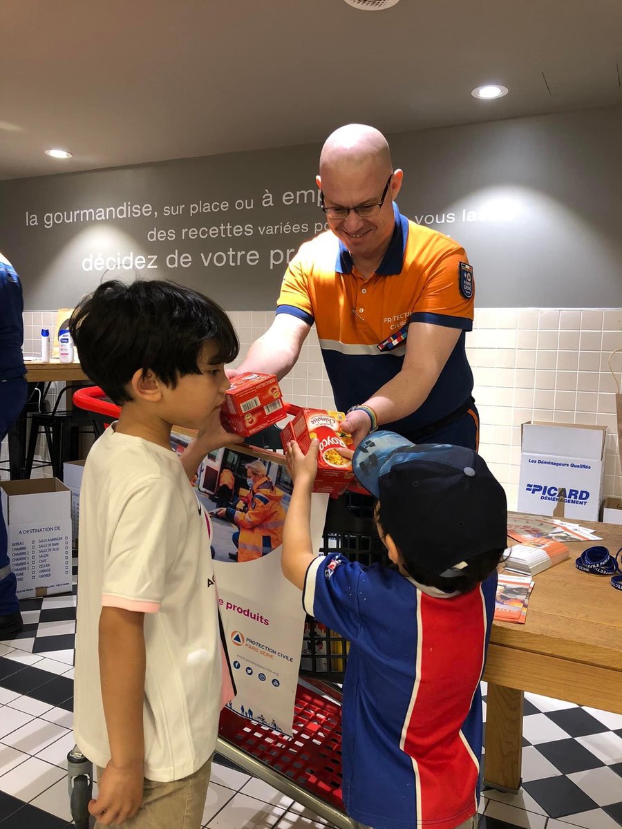 PCPSMontreuil's tweet image. Retour sur notre collecte annuelle qui s’est déroulée ce samedi au @Monoprix de #CroixDeChavaux. Comme chaque année, la solidarité des Montreuilloises et Montreuillois était au rendez-vous pour le grand plus grand plaisir de nos bénévoles. 🟠🔵

@montreuil @PatriceBessac