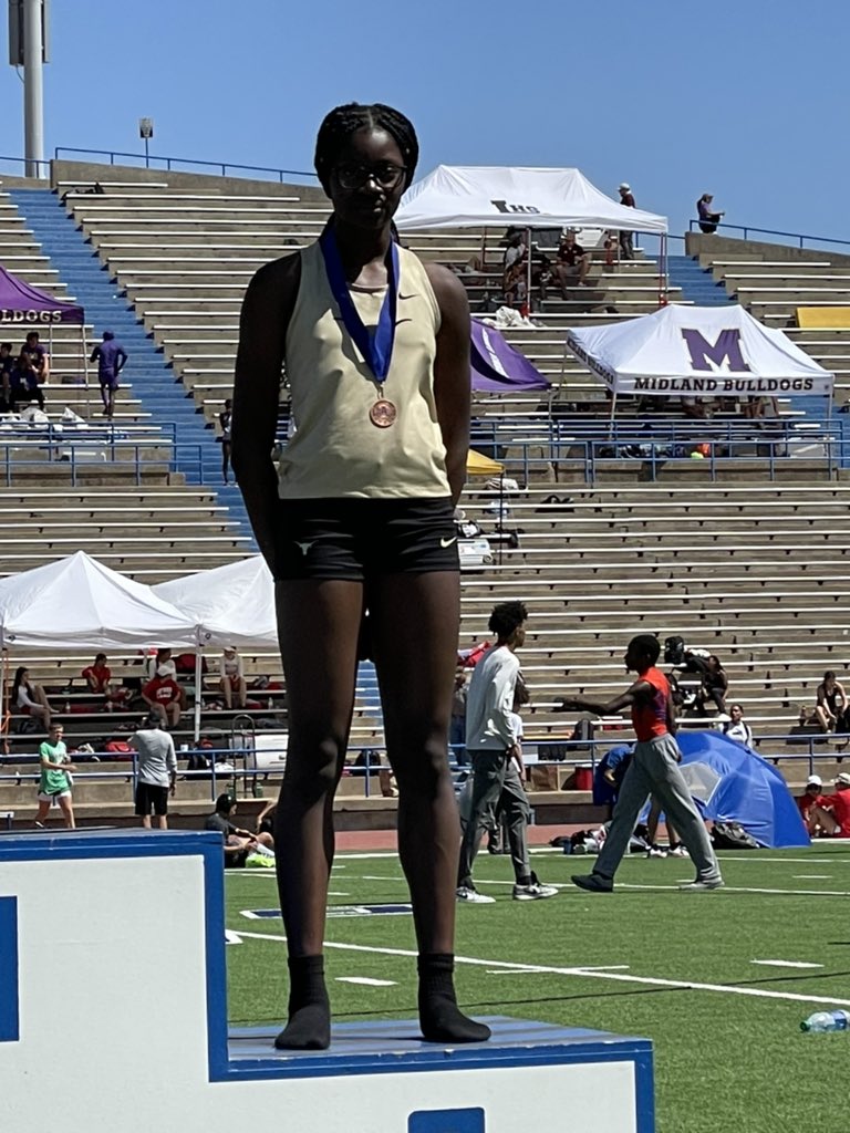 coachcannonbhs's tweet photo. Niomi Wines gets on the awards stand!! Our steers and lady steers are competing well today!! #runhardturnleft #steertrack #sanangelorelays https://t.co/ShN18wSIif