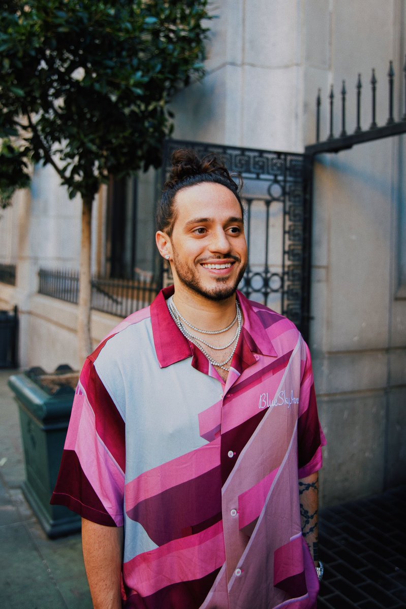 russdiemon's tweet photo. Things don’t fall apart they fall in place for me, gettin so much money I ain’t chasin it, it’s chasin me https://t.co/p7fIfYJeSy