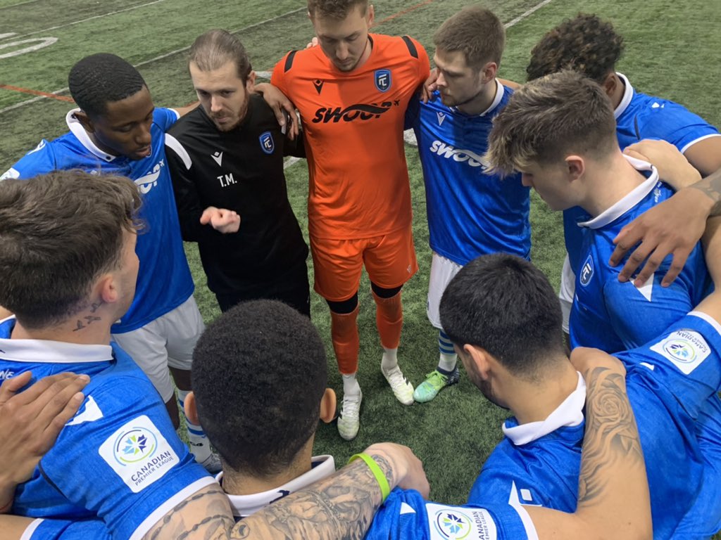 Huddle up!
Some last second instructions before we play <a href="/UABearsSoccer/">Golden Bears Soccer</a>.
#FCEd #CanPL