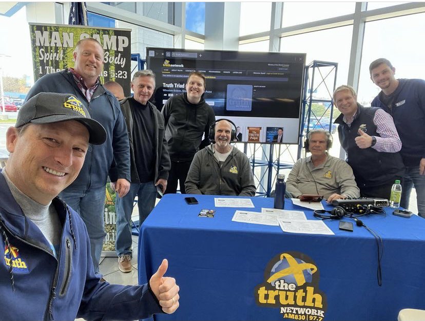 NikitaKoloff1's tweet photo. Another successful LIVE radio remote today @ Modern Chevrolet in Winston-Salem. Got to meet “Batman” Bruce Wayne (really his name 😂) and other wonderful fans. Thank you #TruthRadio &amp; @stuepperson for making it happen. Also, the FREE food from Simply Sonya’s was delicious! #TGIF https://t.co/4e68UMAD2m