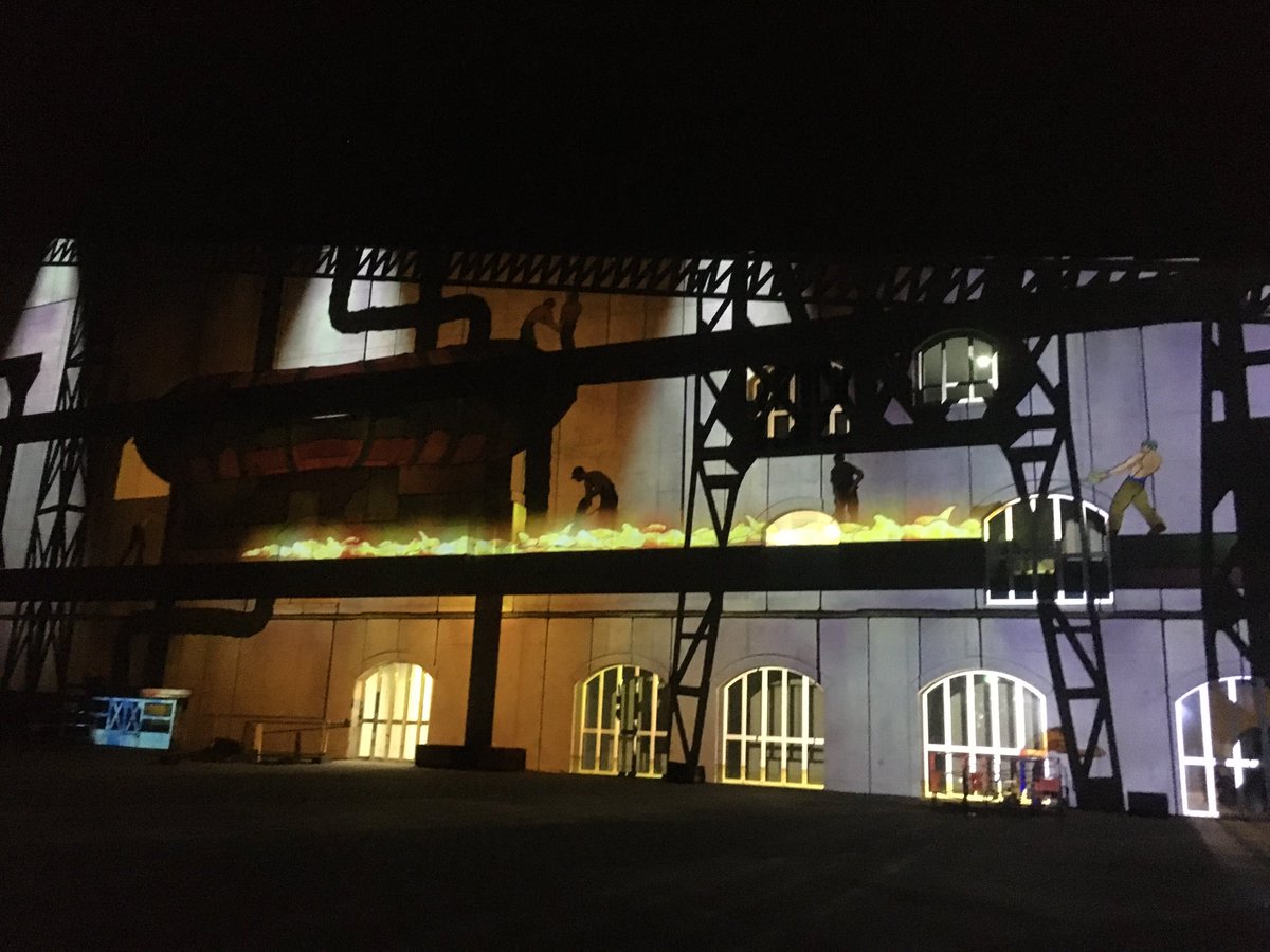 pierre_morelli's tweet photo. Mapping sur la façade de l’Arche à Villerupt pour clore le premier temps fort du projet Memory images and history across borders #ech22 https://t.co/yyU83F718h