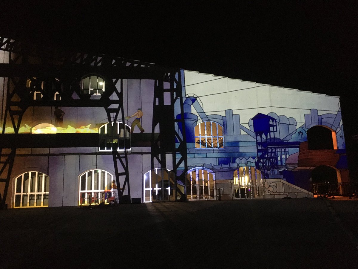 pierre_morelli's tweet photo. Mapping sur la façade de l’Arche à Villerupt pour clore le premier temps fort du projet Memory images and history across borders #ech22 https://t.co/yyU83F718h