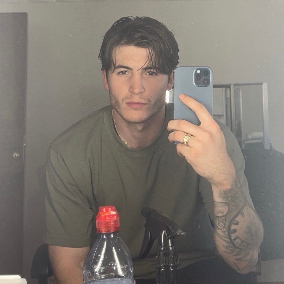 korysverse's tweet image. the literal perfect dimitri… vampire academy on a screen near you soon