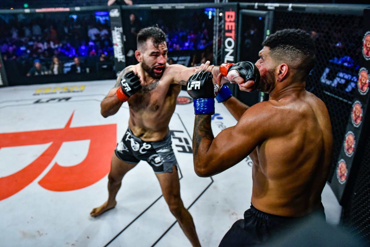 LFAfighting's tweet photo. #LFA127 Results: @OzzyD_NZT def. Bruno Assis via #Knockout (Punches) at 4:53 of Round 1 to become the #andNEW LFA #middleweight champion. π
@Drink9mm
@ShellsDotCom
@MarshallInu_
@BetOnline_AG
@WWP
@NeuroTrackerCSi
@bonspeedWheels
@HowlerHead
@CommerceCasino
@UFCFightPass https://t.co/2oNK0GE77u