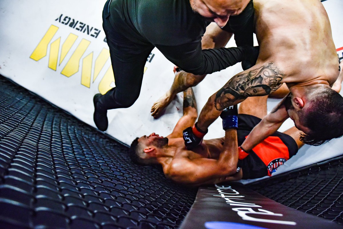 LFAfighting's tweet photo. #LFA127 Results: @OzzyD_NZT def. Bruno Assis via #Knockout (Punches) at 4:53 of Round 1 to become the #andNEW LFA #middleweight champion. π
@Drink9mm
@ShellsDotCom
@MarshallInu_
@BetOnline_AG
@WWP
@NeuroTrackerCSi
@bonspeedWheels
@HowlerHead
@CommerceCasino
@UFCFightPass https://t.co/2oNK0GE77u