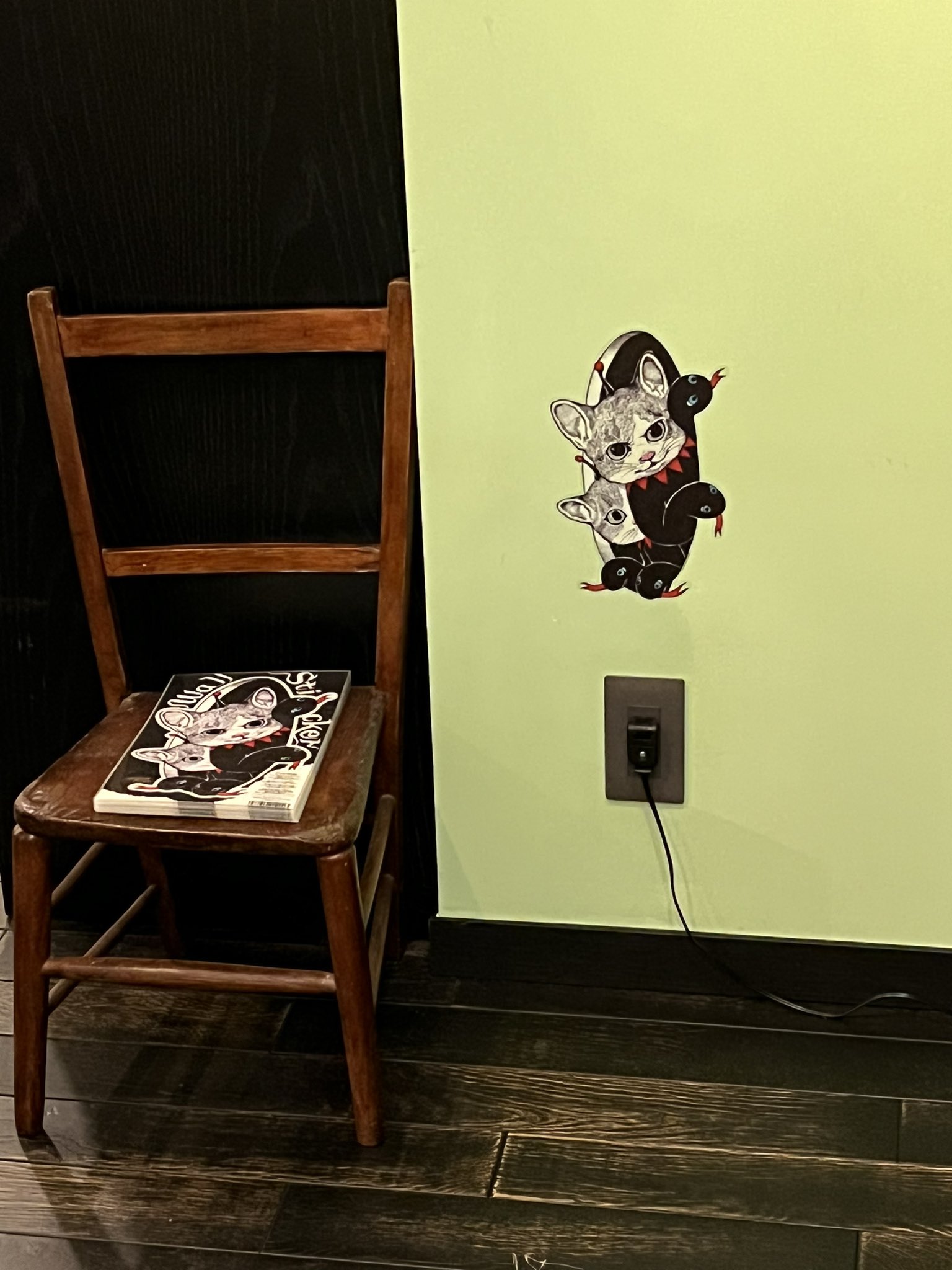 Amazon.co.jp: ヒグチユウコ ウォールステッカー 巣穴からのぞく