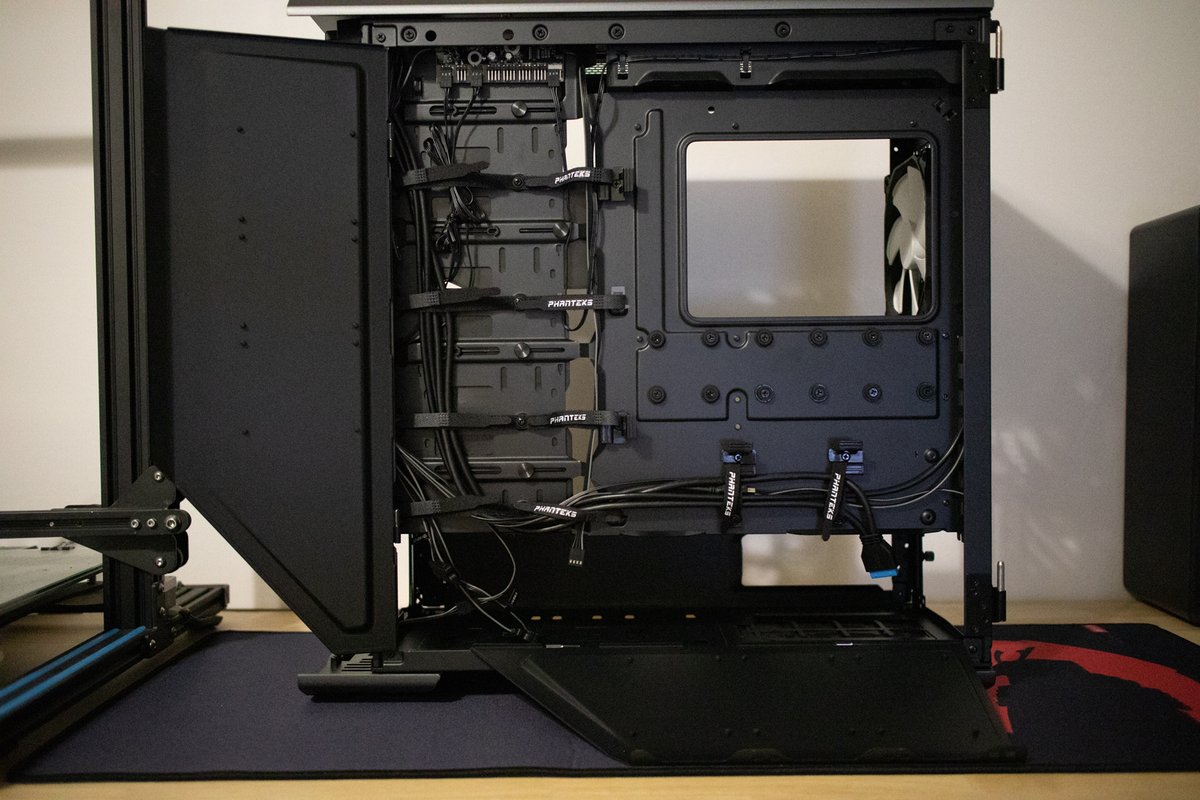 The <a href="/Phanteks/">Phanteks</a> Enthoo Evolv X in Anthracite Grey will house all the hardware for the Aogami (アオガミ) build!  These cases are built like tanks and super fun to build in!