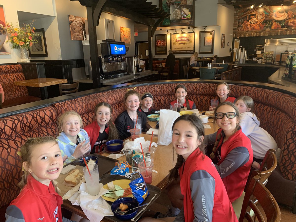Premier11G's tweet photo. 11 Gold punched their ticket to nationals today!! The girls played well and are looking forward to getting better each time they step on the court🤩🤩

Brunch as a team to celebrate after :) https://t.co/mW9YSRvj5S