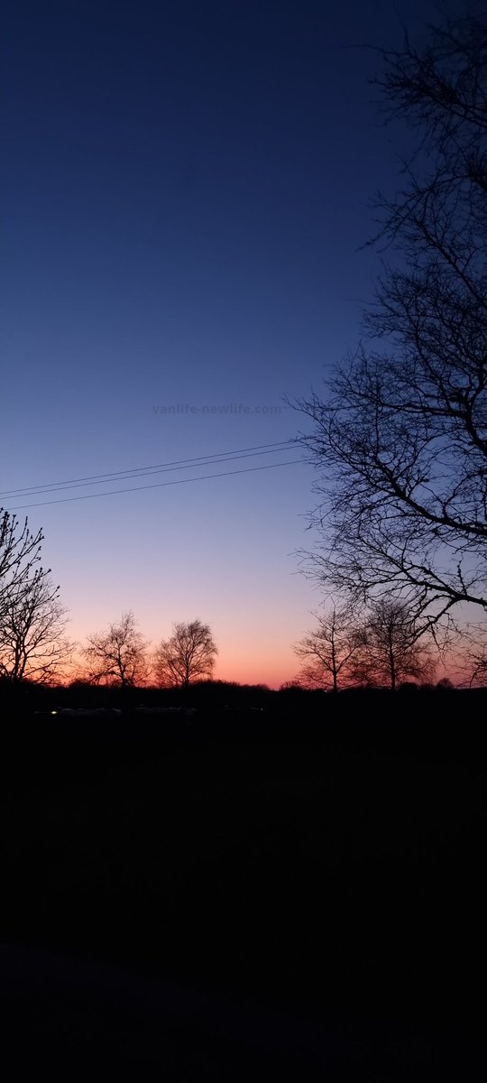 VanLifeNewLife's tweet photo. The end of a beautiful day 😍
#nofilter #vanlifenewlife #vanlife #sunsets #FreedomisAmazing https://t.co/YpiSh2WihJ