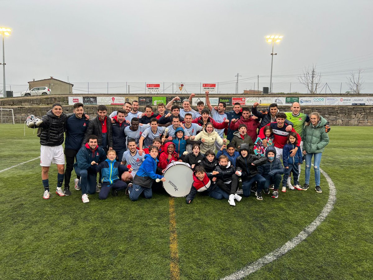 OARVic's tweet photo. ⚽️ SÈNIOR A: @UEGurb1973 1-2 OAR Vic 🔵🔴 #SócdelOAR #oarvic #SegonaG6 https://t.co/ysraEPKm3B