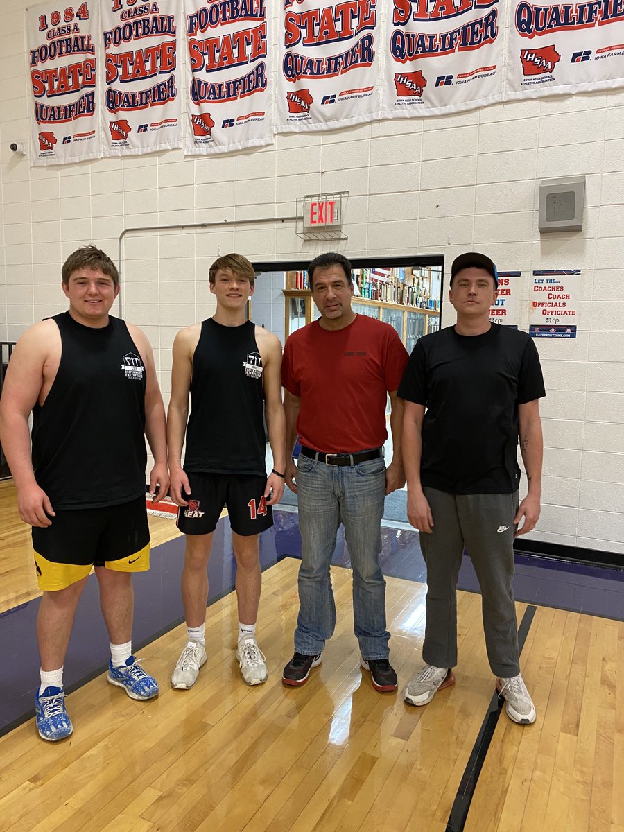 charmcarp1's tweet photo. Cooper finished with ???  Cyrus 11, Mike Williams 36, Mykel 25!!! Williams is a professional eater; Mykel 2-time champ from 2006-07; Cyrus and Cooper first timers! I see a new sport for Cyrus!!! https://t.co/1CpVHWk75s
