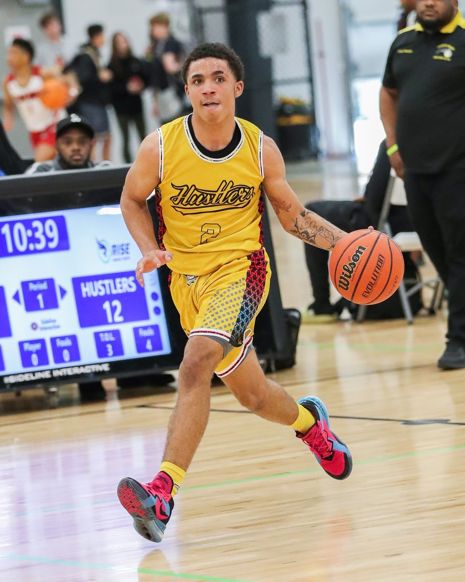 PhenomMixtapes's tweet photo. 16U action shots between WS Hustlers National vs NC Spartans Liles at #PhenomMarchMadness #PhenomHoops https://t.co/pJPB9zzDpV
