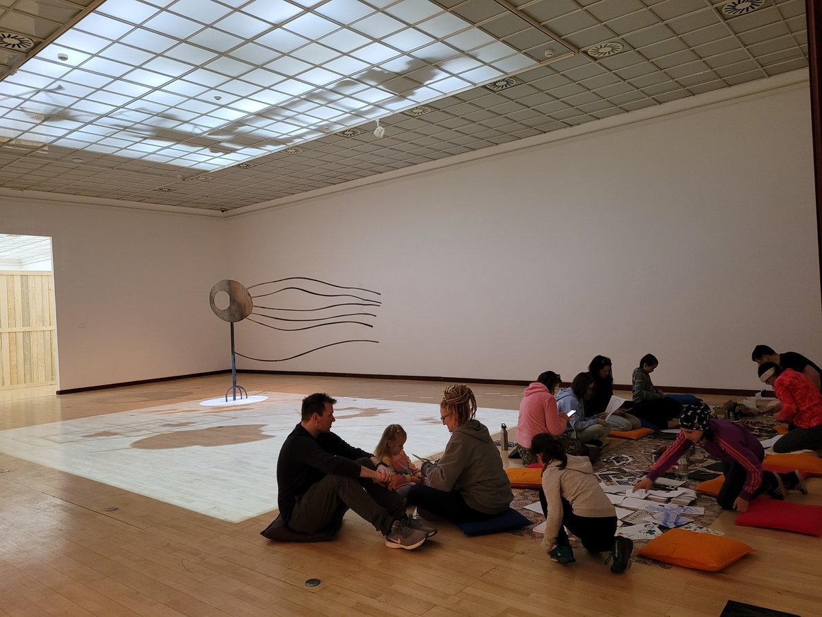 LucieH_GHMP's tweet photo. ...this brave Ukrainian mother with 2 her sons visited our workshop connected with conceptual art... today in #MunicipalLibrary #PragueCityGallery @GHMP_cz... their father stays in #Ukraine... touching...🇺🇦 ☀️🙏 #StandWithUkraine https://t.co/WOAVHkA0Cp