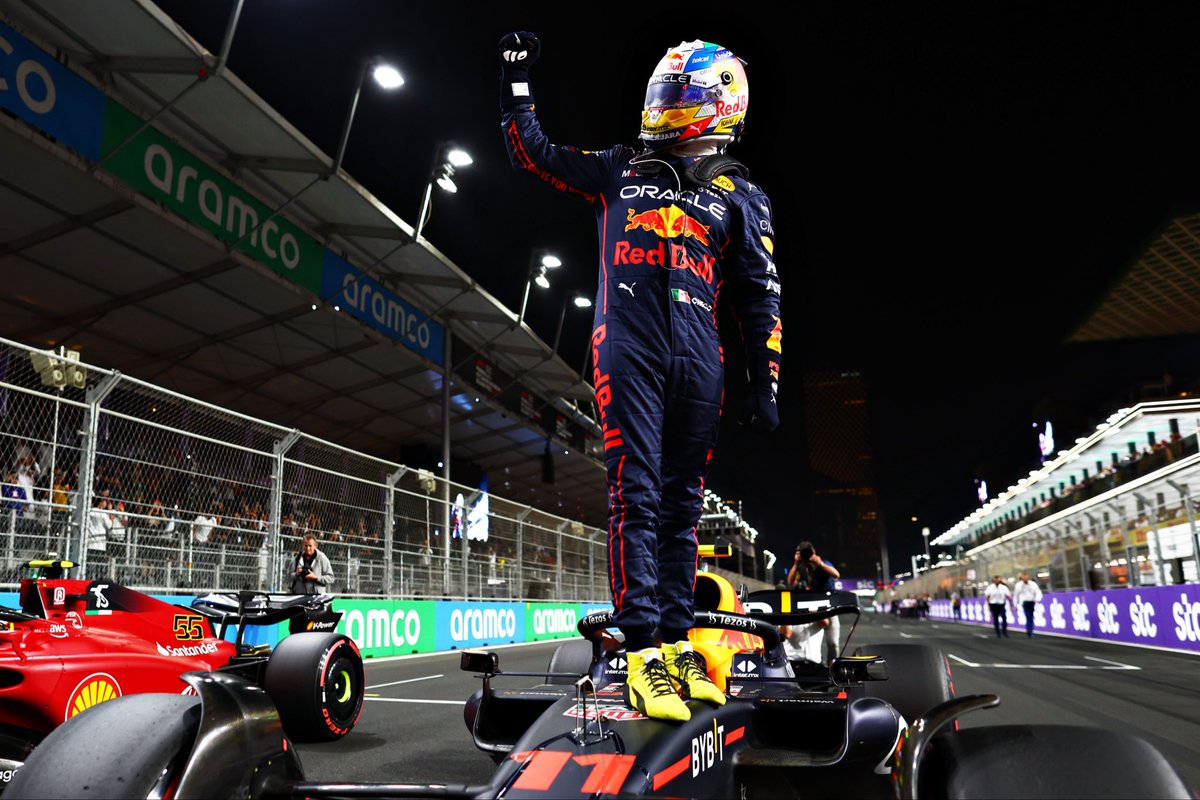 F1Tornello's tweet photo. #F1 En la gloria! Tras una gran vuelta @SChecoPerez consigue su primera pole y largará adelante el #ArabianGP. Superó a Leclerc en el final, con Sainz y Verstappen detrás. Enorme logro del piloto mexicano. Ya dijimos que le esperaba un gran año 🏁 https://t.co/yn5Mp1gOZr