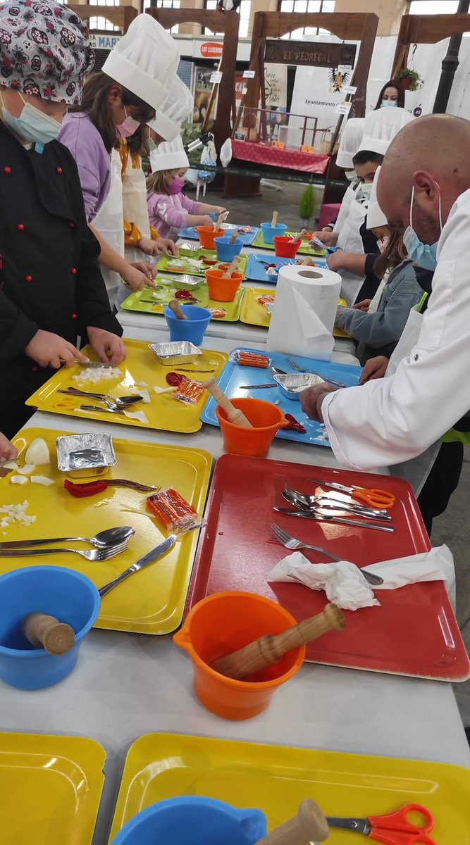 AytoVillaAst's tweet photo. 🎈Los peques también disfrutan de les Xornaes de les Fabes con diferentes actividades en torno a la faba👩‍🍳
#Villaviciosa #Xornaesdelesfabes #ComarcadelaSidra #Asturias https://t.co/zAkomcVk7n