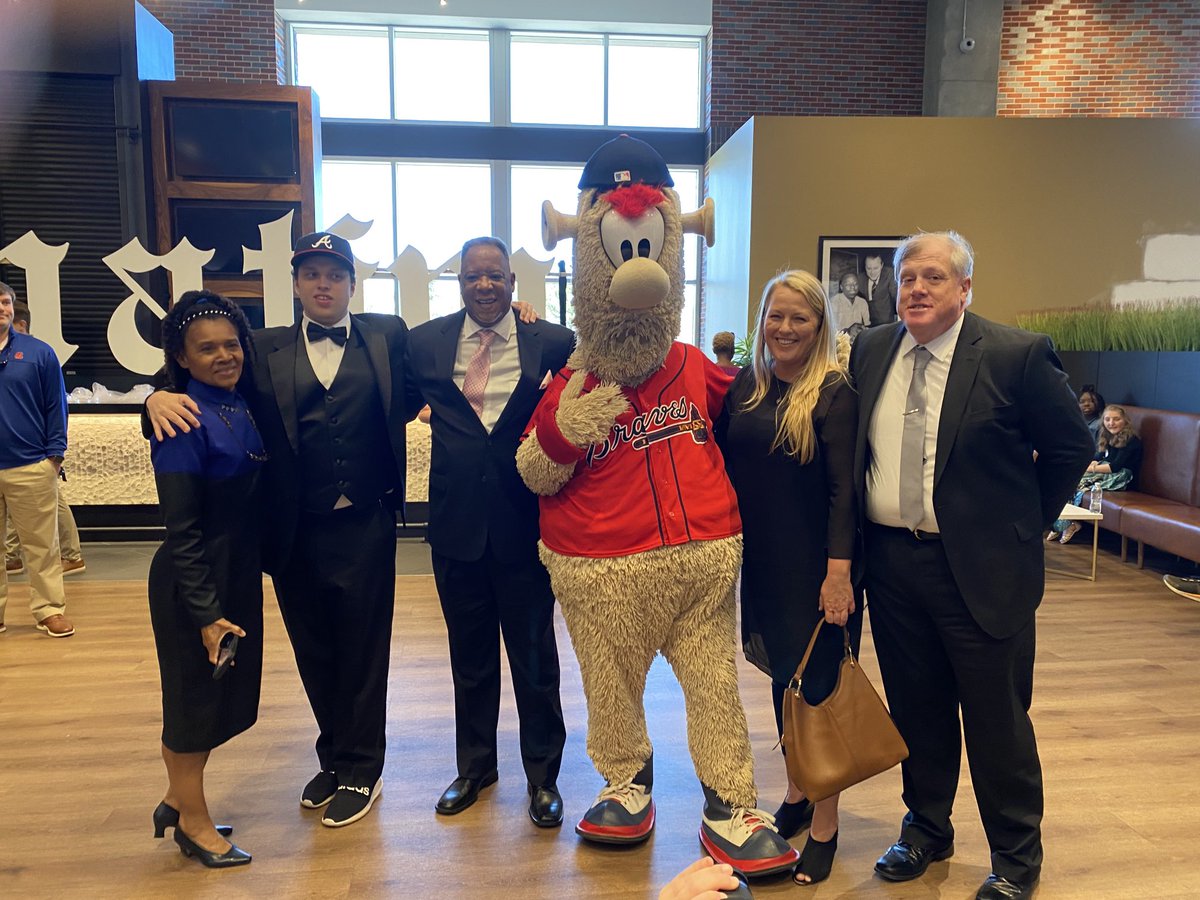 STEMKurtz's tweet photo. Thank you ⁦@Braves⁩ and ⁦@CobbSchools⁩ for an incredible special prom ⁦@TruistPark⁩.  Many great memories were made today. https://t.co/hJtrvGL1Rl
