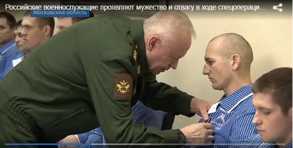 ilya_shepelin's tweet photo. Пересмотрел сюжет внимательнее. У 8 из 9 награжденных орденами нет либо ступней, либо ног целиком.

И на выражения лиц смотреть не менее страшно, чем на увечья. Зато генерал-полковник на позитиве https://t.co/Cw11yTVcnh