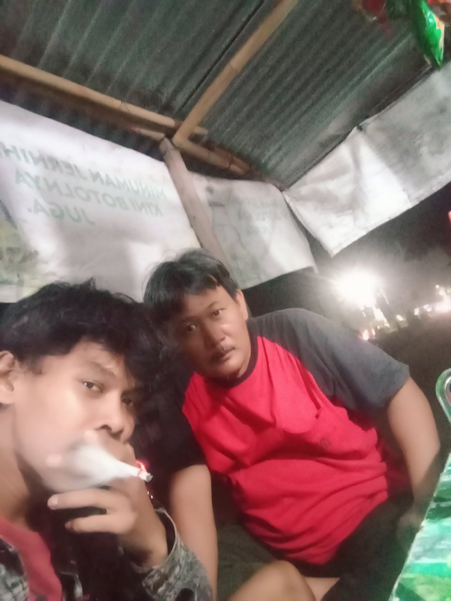 PasarWiguna's tweet photo. Ngopi terus tidur https://t.co/HpyK1ykLaK