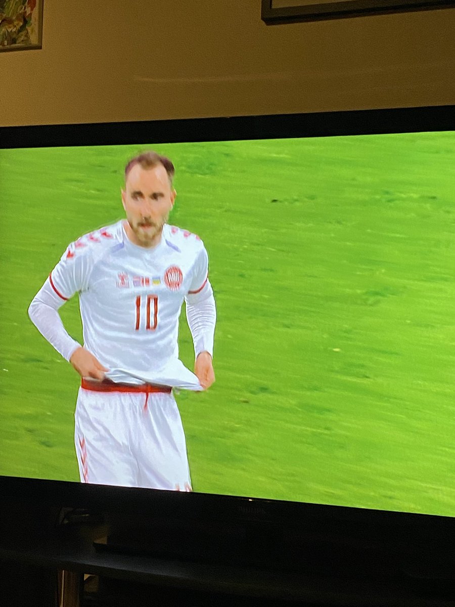 Eriksen tilbake for  🇩🇰 Med mål etter 2 min #gåsehud